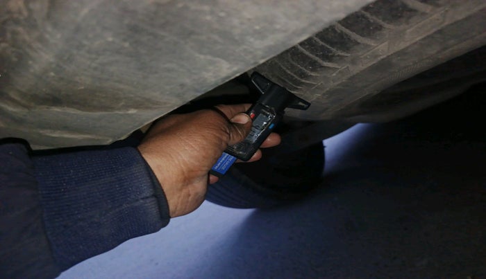 2016 Mahindra XUV500 W10 1.99, Diesel, Manual, 1,42,139 km, tyre