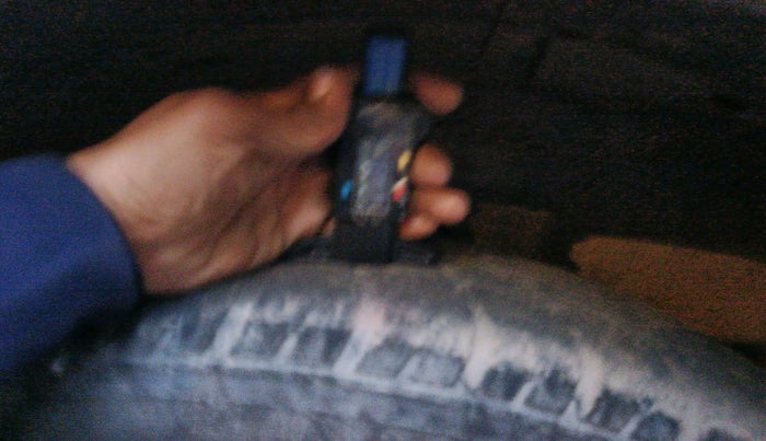 2016 Mahindra XUV500 W10 1.99, Diesel, Manual, 1,42,139 km, tyre