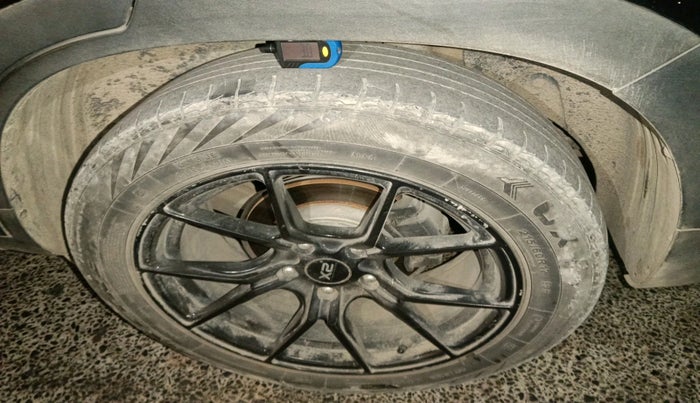 2022 Hyundai Creta SX 1.5 PETROL, Petrol, Manual, 27,949 km, tyre