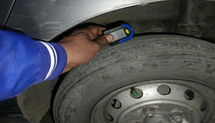 2012 Hyundai Eon ERA +, Petrol, Manual, 1,20,375 km, tyre