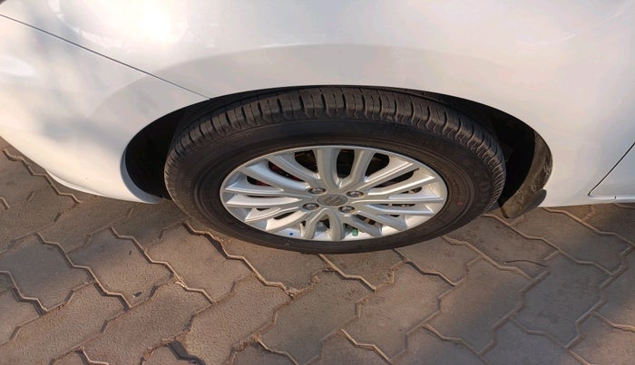 2023 Maruti Dzire ZXI CNG, Petrol, Manual, 55,671 km, tyre