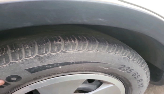 2017 Mahindra XUV500 W6 1.99, Diesel, Manual, 42,296 km, tyre