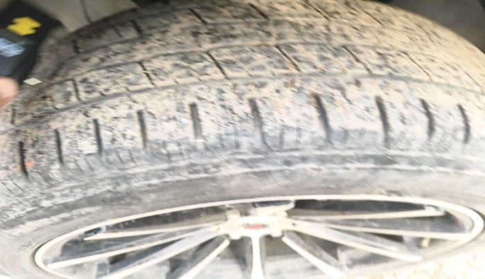 2016 Ford Endeavour TREND 2.2 4X2 AT, Diesel, Automatic, 93,190 km, tyre