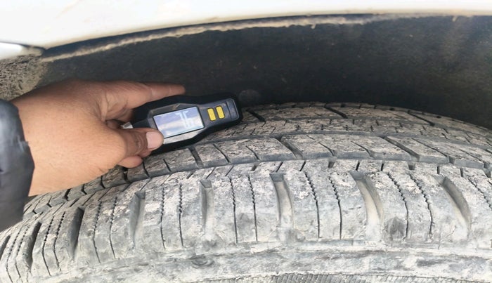 2016 Ford Endeavour TREND 2.2 4X2 AT, Diesel, Automatic, 93,190 km, tyre