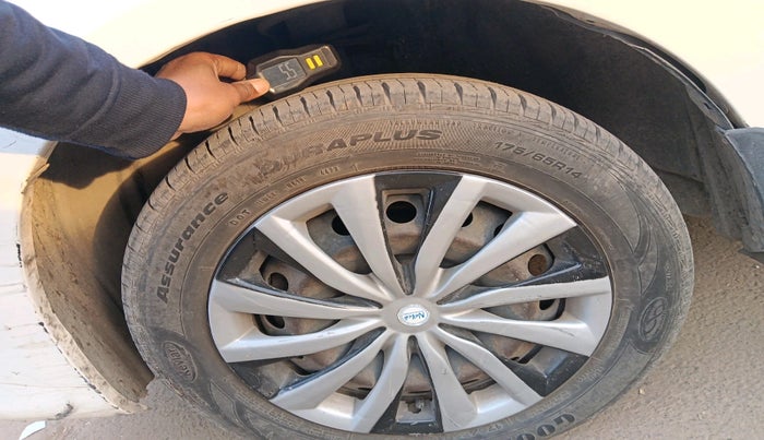 2011 Toyota Etios G, Petrol, Manual, 1,24,449 km, tyre