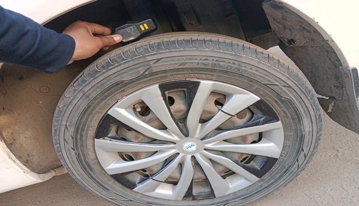 2011 Toyota Etios G, Petrol, Manual, 1,24,449 km, tyre