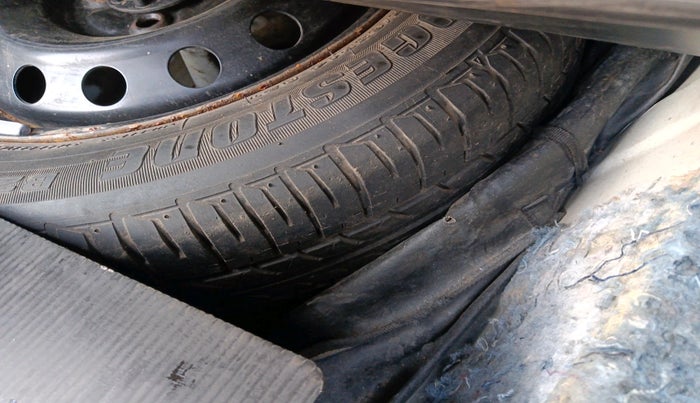 2011 Toyota Etios G, Petrol, Manual, 1,24,449 km, tyre