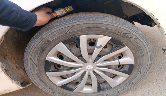 2011 Toyota Etios G, Petrol, Manual, 1,24,449 km, tyre