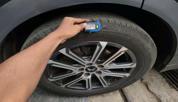 2023 Mahindra XUV700 AX 7 P AT 7 STR, Petrol, Automatic, 22,068 km, tyre