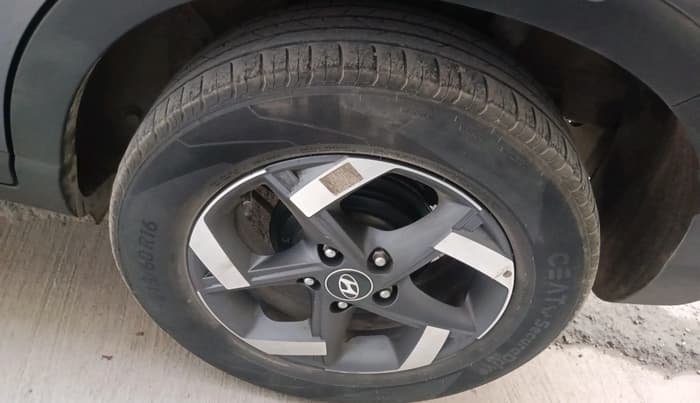 2022 Hyundai VENUE SX 1.5 CRDI, Diesel, Manual, 37,600 km, tyre