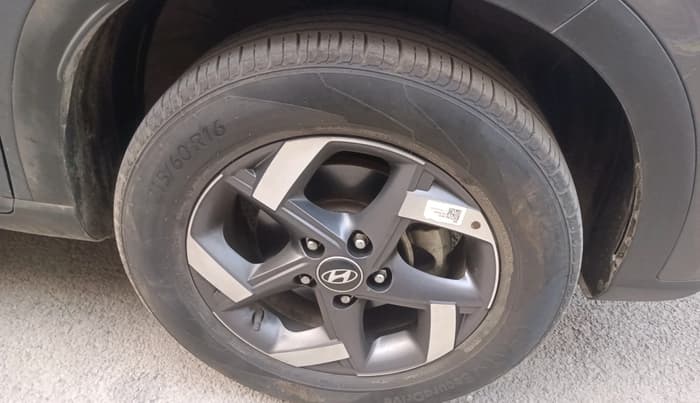 2022 Hyundai VENUE SX 1.5 CRDI, Diesel, Manual, 37,600 km, tyre