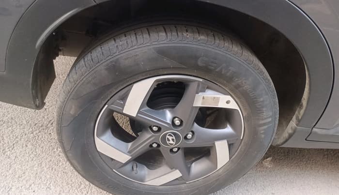 2022 Hyundai VENUE SX 1.5 CRDI, Diesel, Manual, 37,600 km, tyre