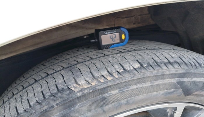 2021 Toyota Innova Crysta 2.4 G 8 STR, Diesel, Manual, 66,926 km, tyre