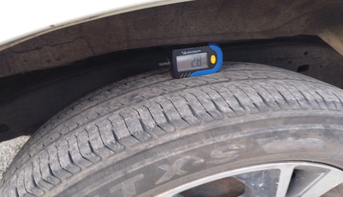 2021 Toyota Innova Crysta 2.4 G 8 STR, Diesel, Manual, 66,926 km, tyre