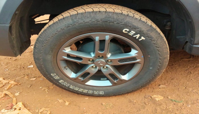 2025 Mahindra Thar LX PETROL HT 4WD AT, Petrol, Automatic, 3,355 km, tyre