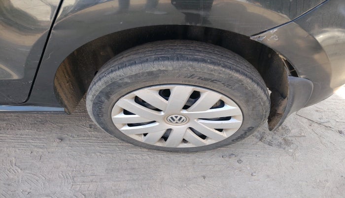 2015 Volkswagen Polo COMFORTLINE 1.2L, Petrol, Manual, 78,067 km, tyre