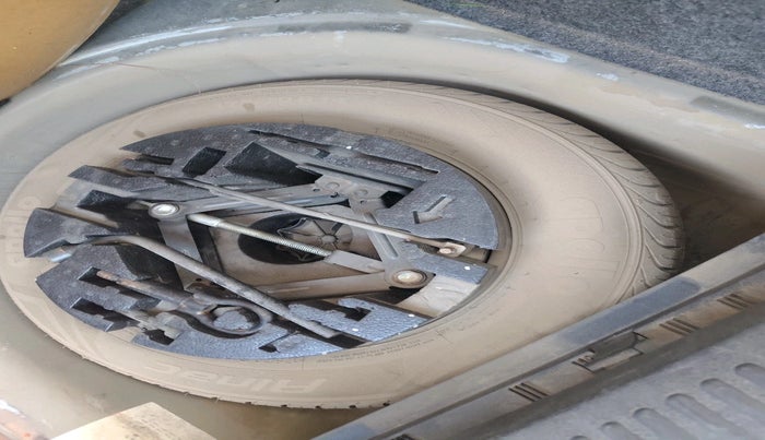 2015 Volkswagen Polo COMFORTLINE 1.2L, Petrol, Manual, 78,067 km, tyre