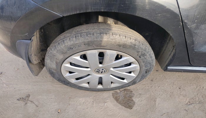 2015 Volkswagen Polo COMFORTLINE 1.2L, Petrol, Manual, 78,067 km, tyre