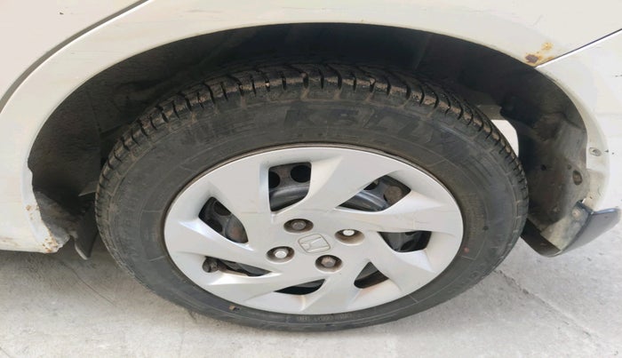 2014 Honda Amaze 1.5L I-DTEC S, Diesel, Manual, 2,88,659 km, tyre