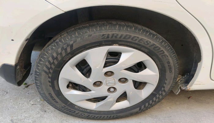 2014 Honda Amaze 1.5L I-DTEC S, Diesel, Manual, 2,88,659 km, tyre