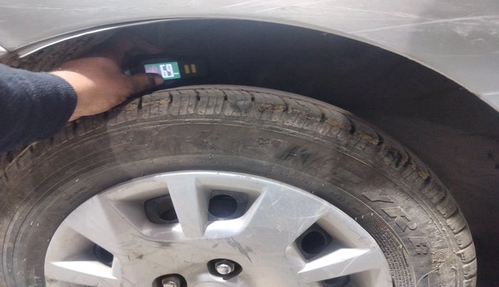 2013 Hyundai i20 MAGNA 1.2, Petrol, Manual, 1,06,856 km, tyre