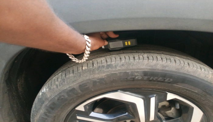 2022 Maruti BREZZA ZXI + SMART HYBRID, Petrol, Manual, 33,902 km, tyre