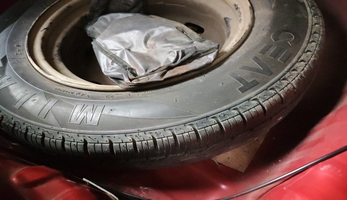 2016 Renault Kwid RXT 1.0 AMT (O), Petrol, Automatic, 27,052 km, tyre