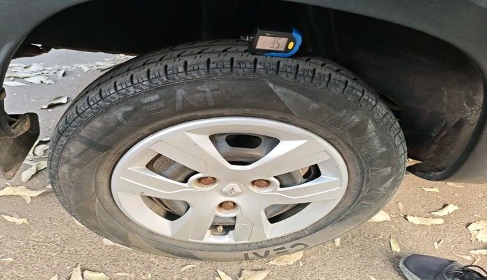 2016 Renault Kwid RXT 1.0 AMT (O), Petrol, Automatic, 27,052 km, tyre