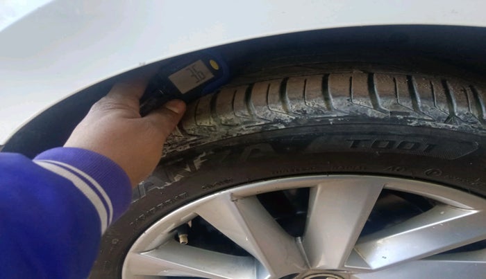 2016 Skoda Superb L&K 1.8 TSI AT, Petrol, Automatic, 1,47,655 km, tyre