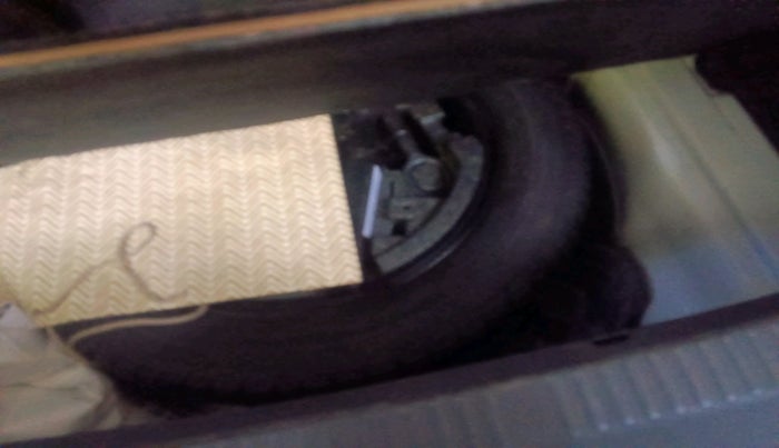 2016 Skoda Superb L&K 1.8 TSI AT, Petrol, Automatic, 1,47,655 km, tyre