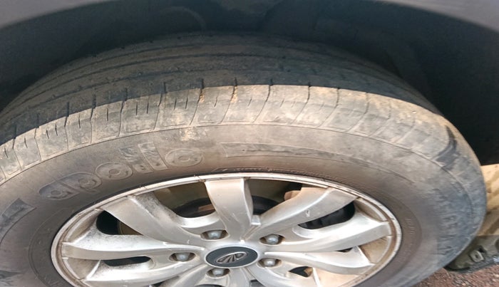 2016 Mahindra XUV500 W10, Diesel, Manual, 2,32,407 km, tyre