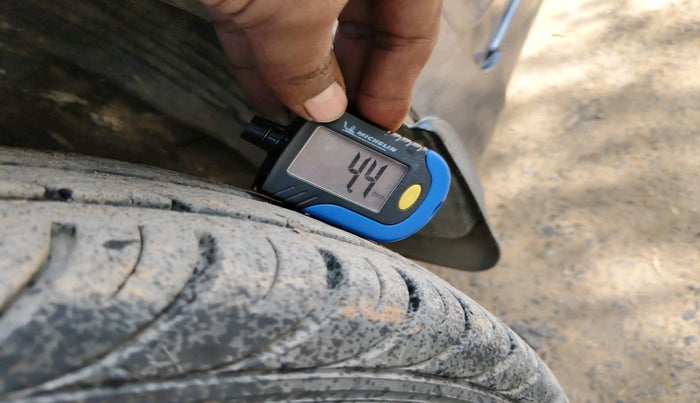 2017 Hyundai Eon MAGNA +, Petrol, Manual, 28,633 km, tyre