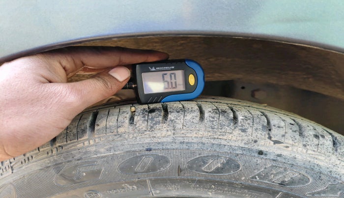 2017 Hyundai Eon MAGNA +, Petrol, Manual, 28,633 km, tyre