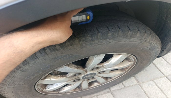 2016 Mahindra XUV500 W10, Diesel, Manual, 87,349 km, tyre