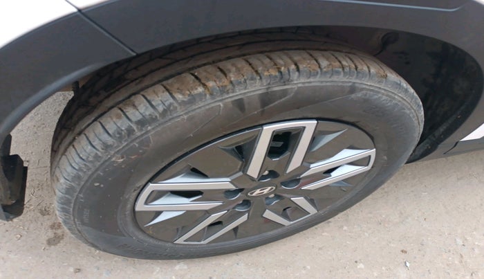 2024 Hyundai VENUE S (O) 1.0 Turbo Petrol DCT, Petrol, Automatic, 14,658 km, tyre