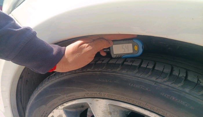 2014 Hyundai Verna FLUIDIC 1.4 VTVT, Petrol, Manual, 66,524 km, tyre