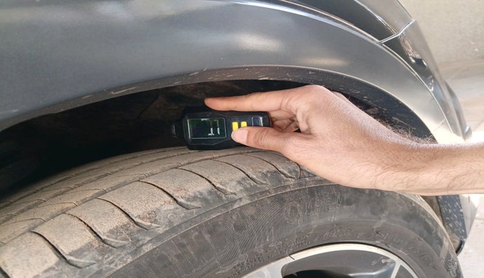 2017 Audi Q3 30 TDI PREMIUM PLUS, Diesel, Automatic, 1,62,022 km, tyre