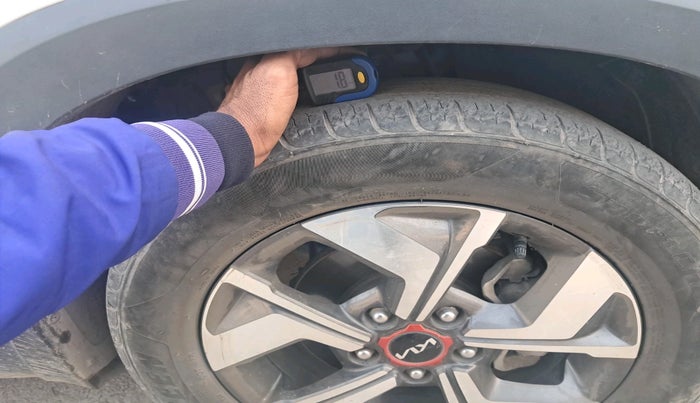 2022 KIA SONET HTX ANNIVERSARY EDITION 1.5, Diesel, Manual, 1,00,383 km, tyre