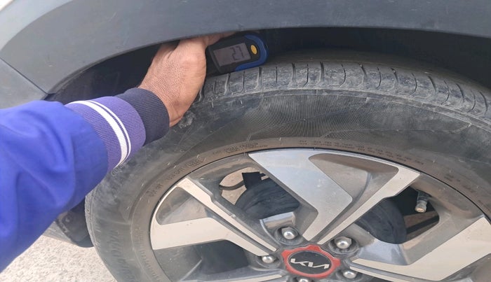 2022 KIA SONET HTX ANNIVERSARY EDITION 1.5, Diesel, Manual, 1,00,383 km, tyre