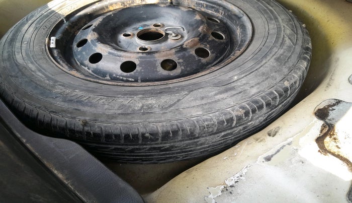 2015 Maruti Swift Dzire VDI, Diesel, Manual, 1,75,798 km, tyre