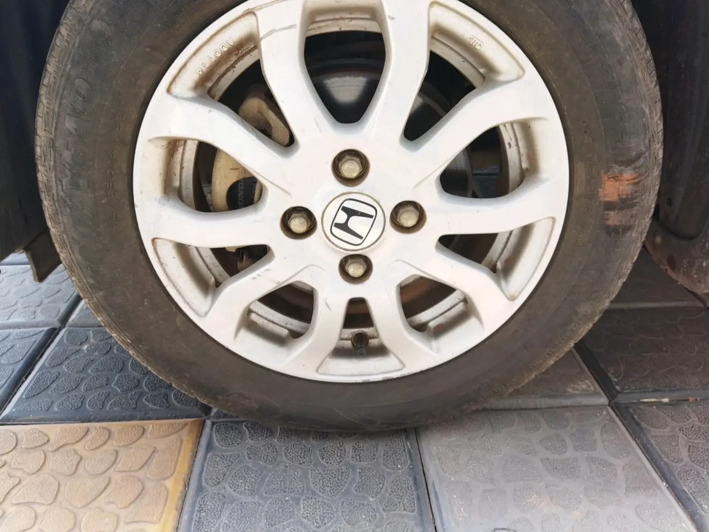 2013 Honda Amaze 1.2L I-VTEC S, Petrol, Manual, 55,804 km, tyre