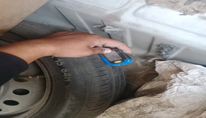 2013 Toyota Etios VD, Diesel, Manual, 2,96,313 km, tyre