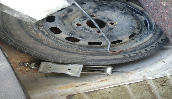 2011 Ford Figo ZXI 1.4 DIESEL, Diesel, Manual, 1,09,885 km, tyre