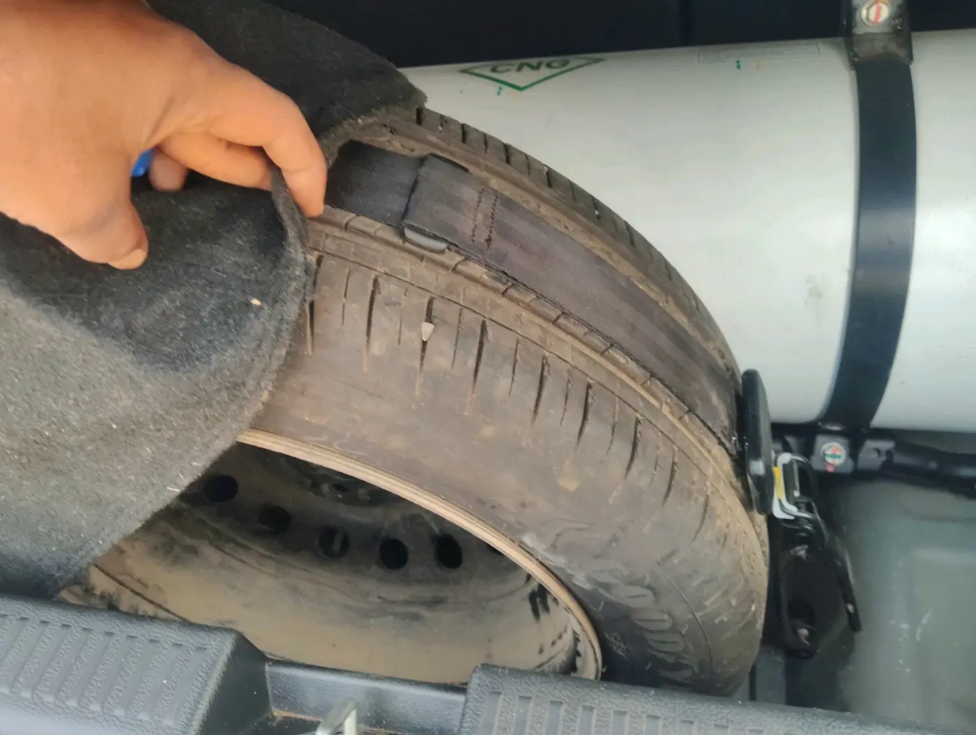 2024 Maruti FRONX DELTA CNG 1.2 MT, CNG, Manual, 34,384 km, tyre