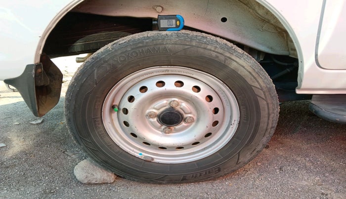 2022 Maruti Eeco 5 STR AC CNG (O), Petrol, Manual, 56,392 km, tyre