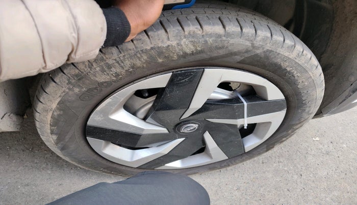 2021 Nissan MAGNITE XE, Petrol, Manual, 31,659 km, tyre