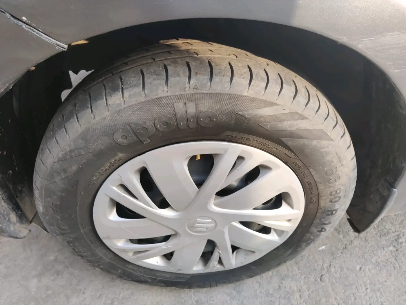 2019 Maruti Dzire VDI, Diesel, Manual, 1,00,104 km, tyre