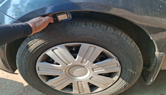 2011 Ford Figo TITANIUM 1.2 PETROL, Petrol, Manual, 1,17,727 km, tyre