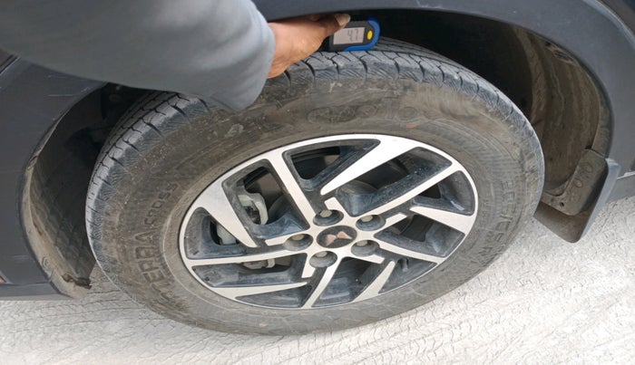 2024 Mahindra XUV400 EL Pro 39.4 KWH, Electric, Automatic, 31,331 km, tyre