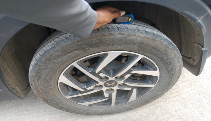 2024 Mahindra XUV400 EL Pro 39.4 KWH, Electric, Automatic, 31,331 km, tyre